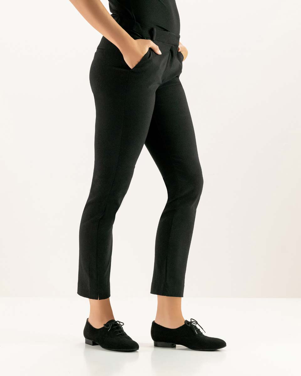 Franca Damentanzschuh mit schwarzer Hose von Werner Kern