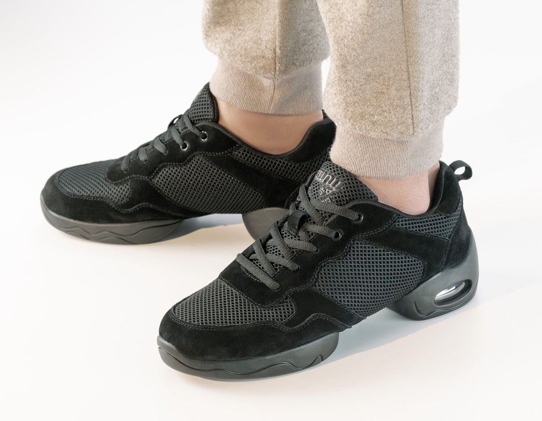 Chunky Herrentanzsneaker in schwarz mit geteilter Sohle von Werner Kern