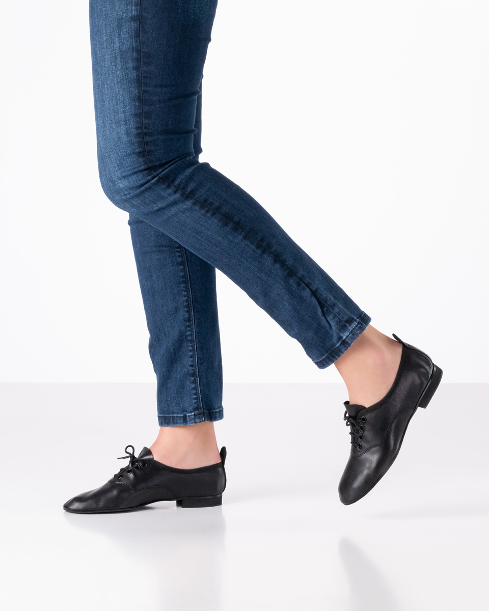 Tanzschuhe für Komfort und Sicherheit - Werner Kern Fenja in schwarzem Nappaleder mit handschuhweichem Material, Flexibilität und schonendem Micro Absatz