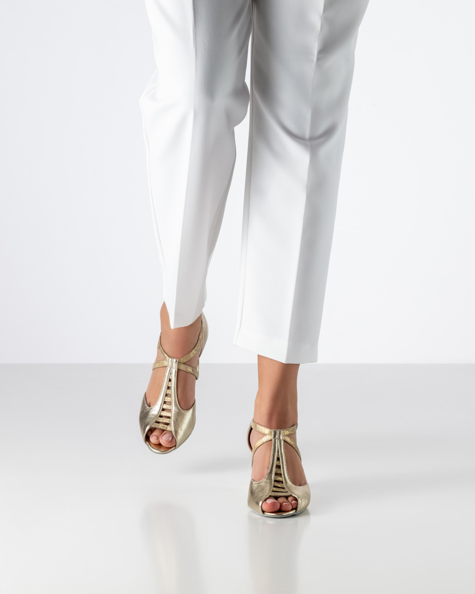 Tanzschuhe für stilvolles und komfortables Tanzen - Werner Kern Holly in Stella Beige Platin mit einem sich nach oben verjüngenden Steg für perfekten Halt