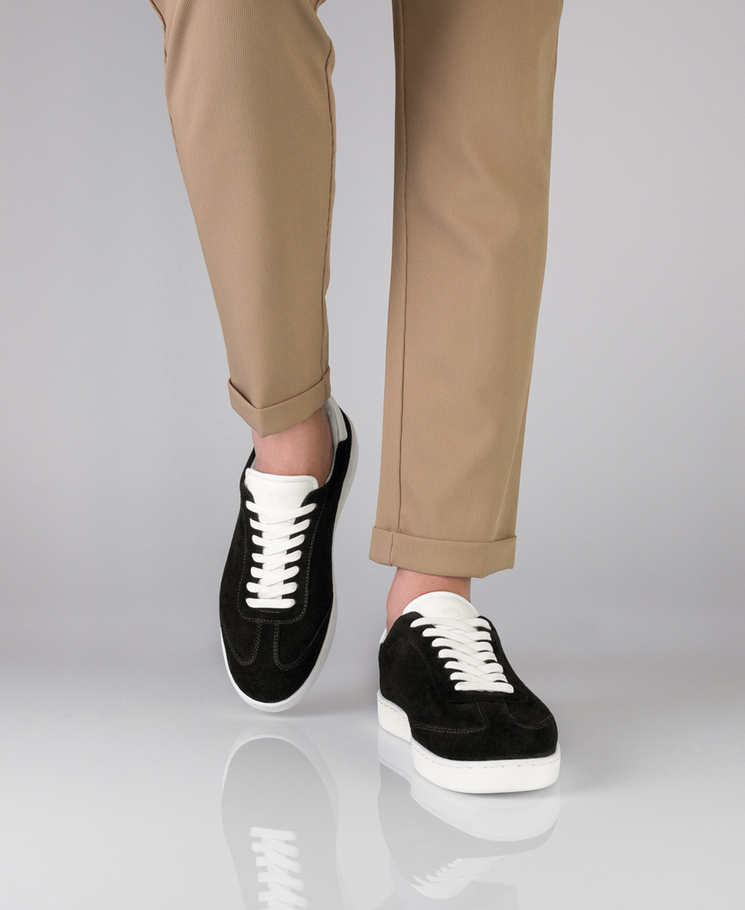 Suny Tanzsneaker 7415 aus schwarzem Velourleder