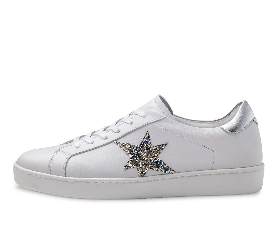 Weißer Ledertanzsneaker von Werner Kern mit seitlichem, silbernem Stern