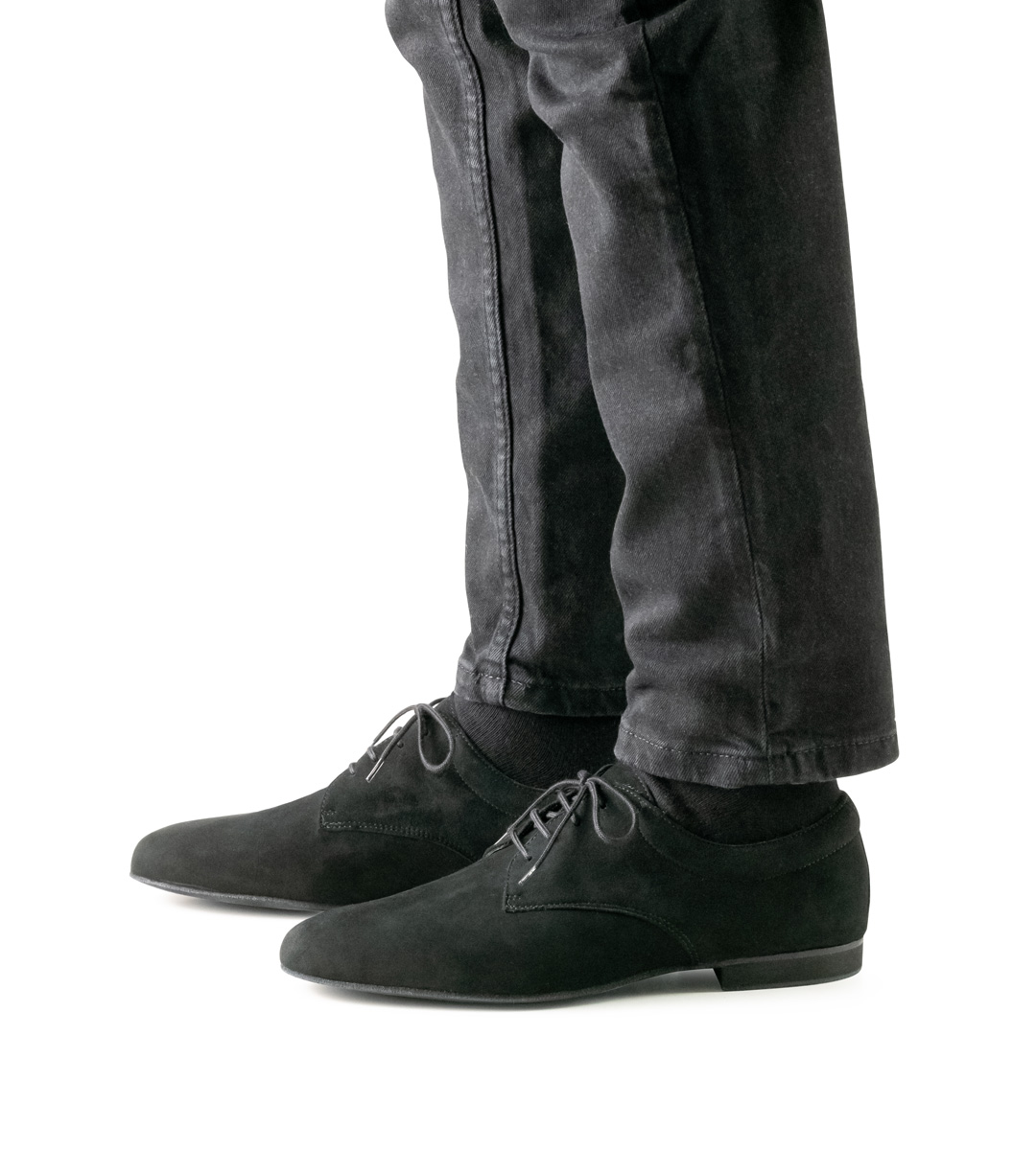 schwarze Jeans in Kombination mit Velours Tanzschuh von Werner Kern