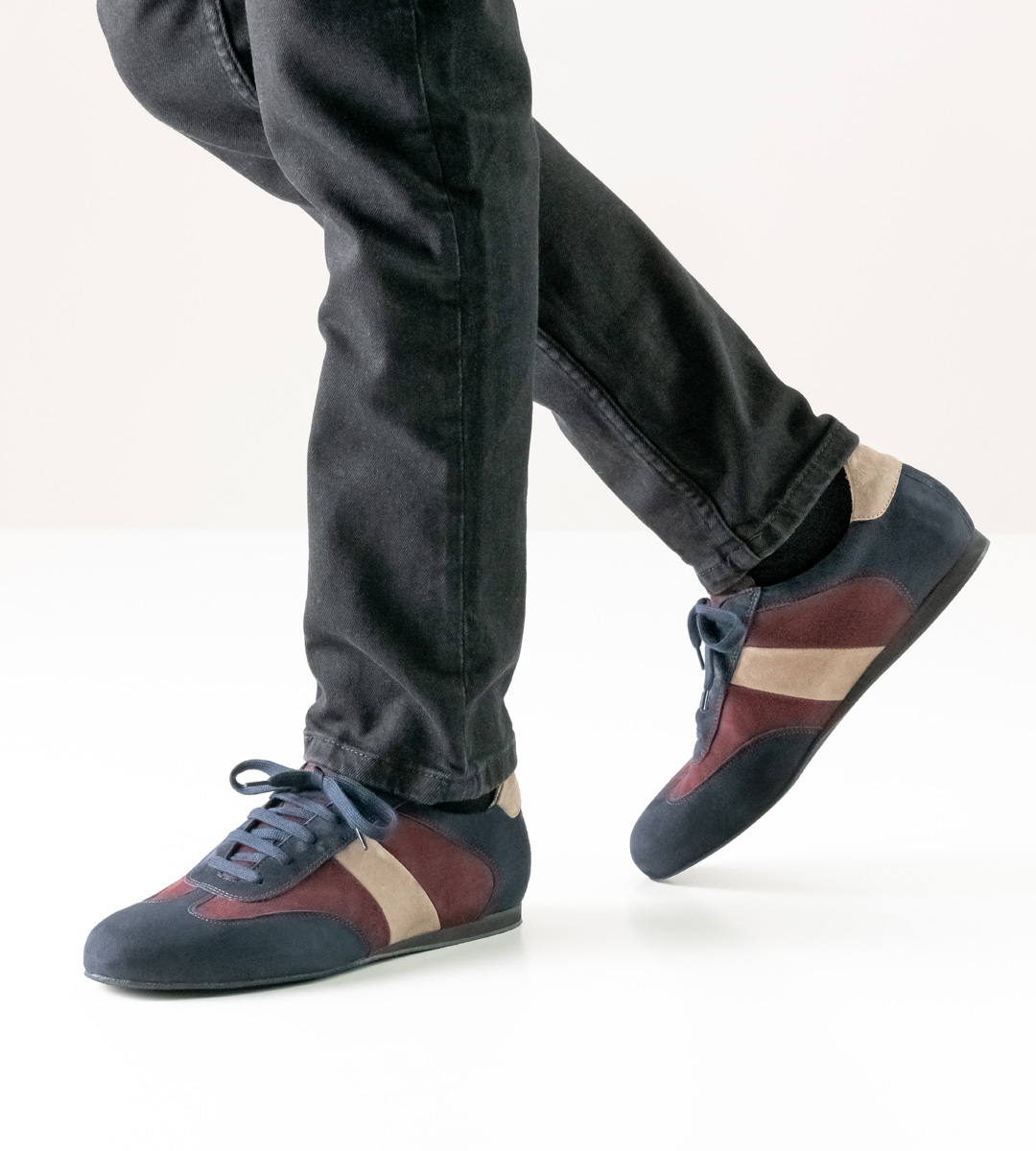 schwarze Jeans in Kombination mit 1,5 cm hohem Werner Kern Herrentanzschuh
