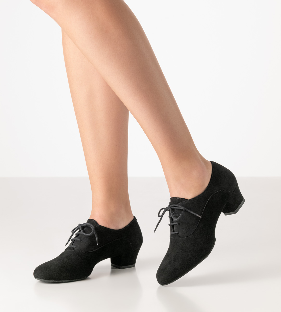 Tanzschuhe Runa - Werner Kern in schwarzem Samtziegenleder, sicherer Halt und hohe Flexibilität mit geteilter Sohle und 4xFach Schnürung für Komfort und optimalen Halt, fantastisch bequeme Absatzhöhe von 3,5 cm