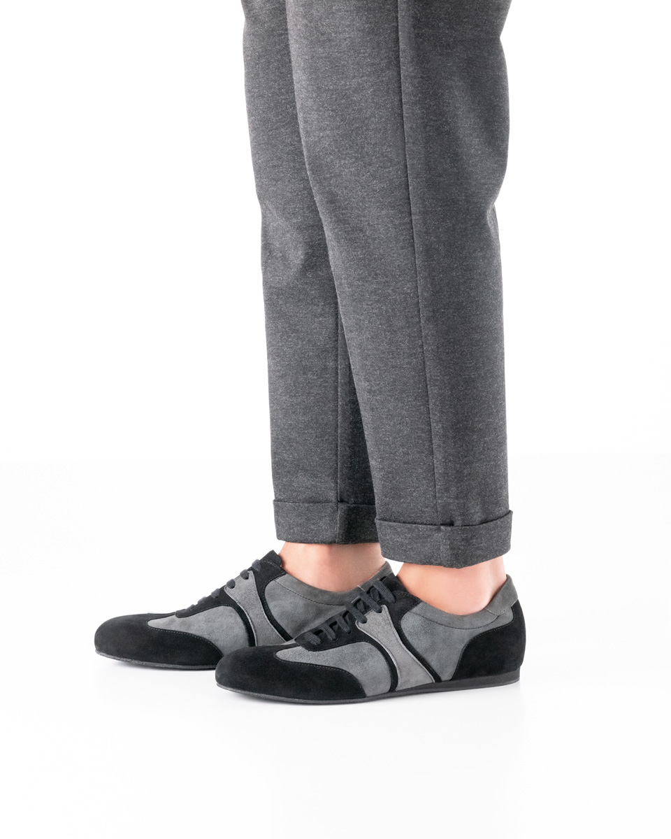 Vollleder Herren Tanzsneaker Parma - Werner Kern in grau-schwarzem Velours, elegante und schlichte Sneaker, sportliche Eleganz mit klaren Linien, herausnehmbares Wechselfußbett für eigene orthopädische Einlagen, fantastisch bequeme Absatzhöhe von 1,5 cm