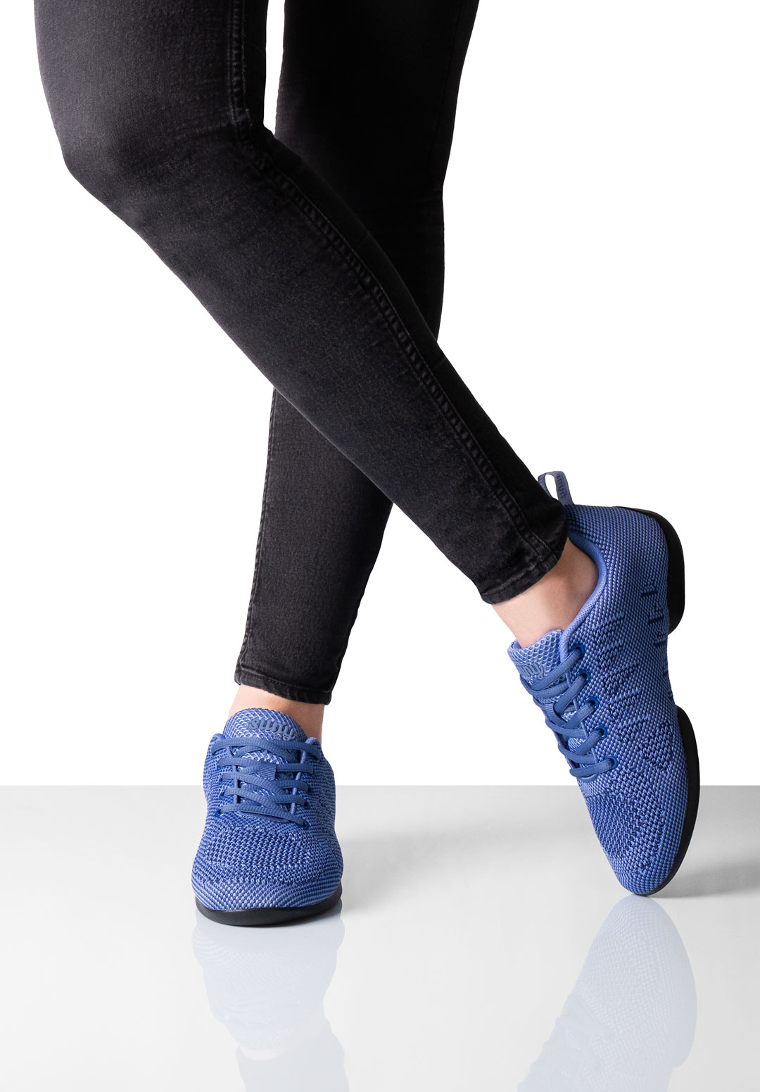 Damen Tanzsneaker 185 in Hellblau von Suny by Anna Kern, aus feinem Knitting Material mit geteilter Sohle, ideal zum Tanzen auf allen Böden.