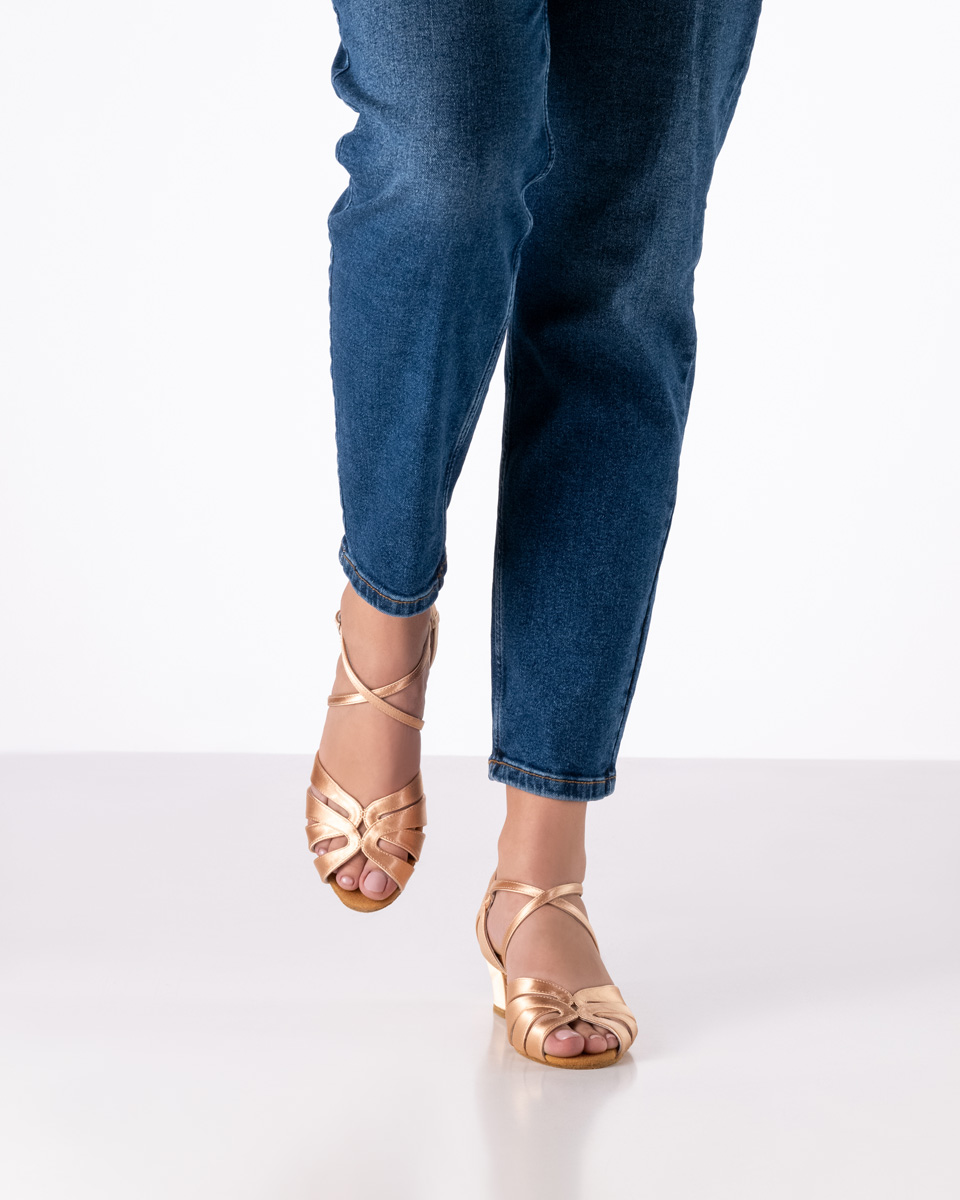 Tanzschuh Monqiue von Anna Kern mit einer offenen Zehenpartie