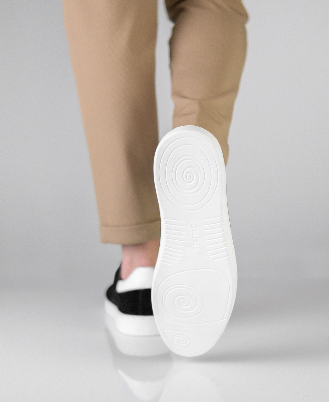 Suny Tanzsneaker 7415 für Herren in schwarzem Velourleder und weißer Sohle