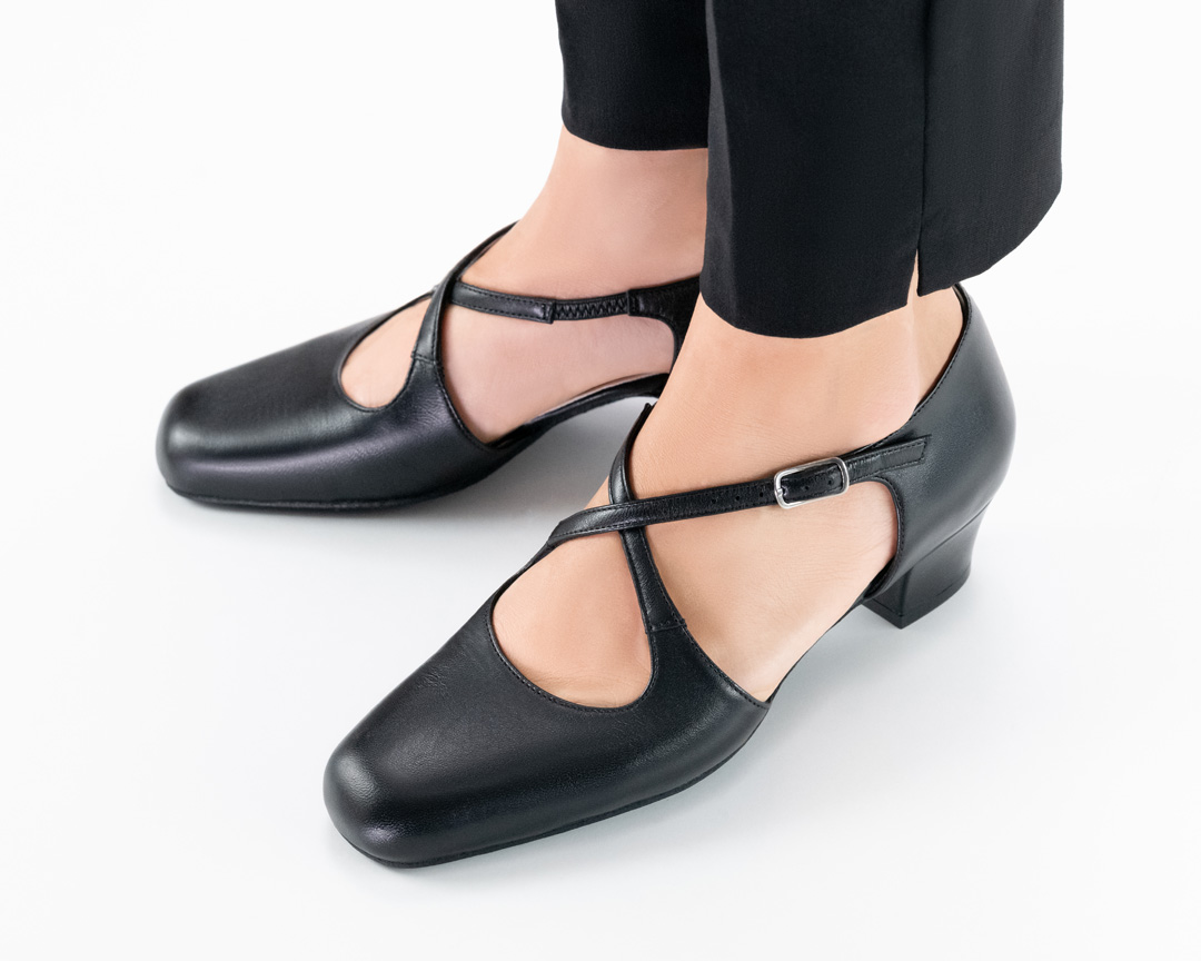 Ines Detailansicht von schwarzem geschlossenem Werner Kern Damentanzschuh