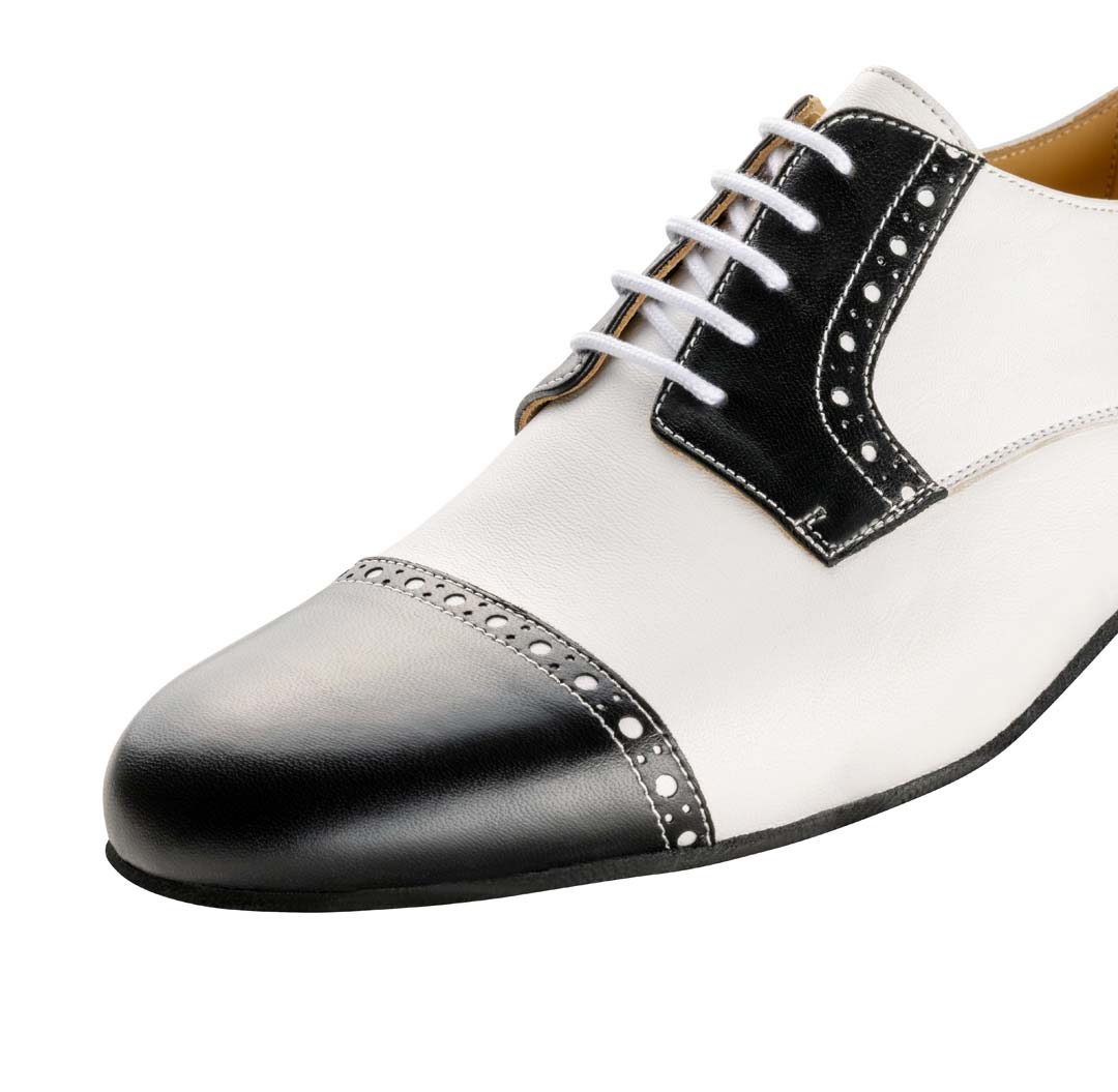 Bergamo Detailansicht der 5-fach Schnürung vom Werner Kern Herrentanzschuh