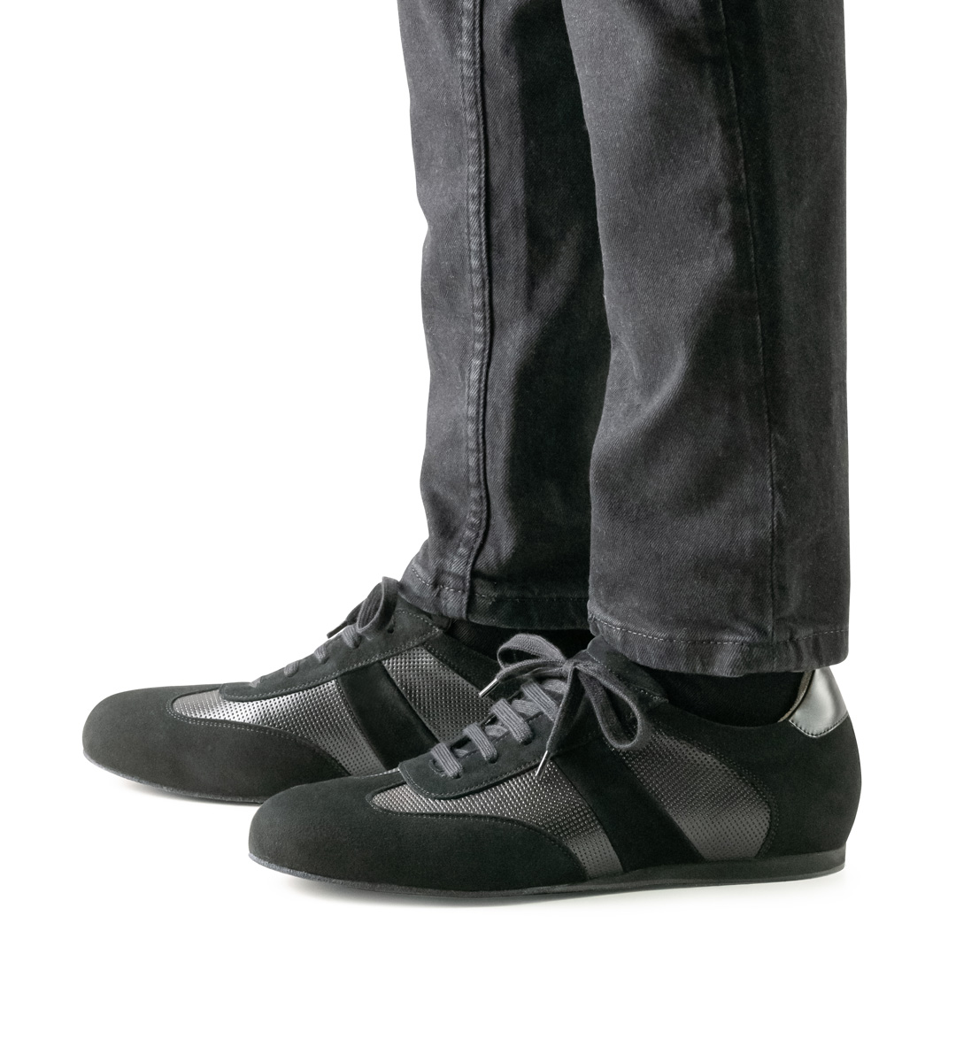 Tanzsneaker von Werner Kern in Kombination mit schwarzer Jeans
