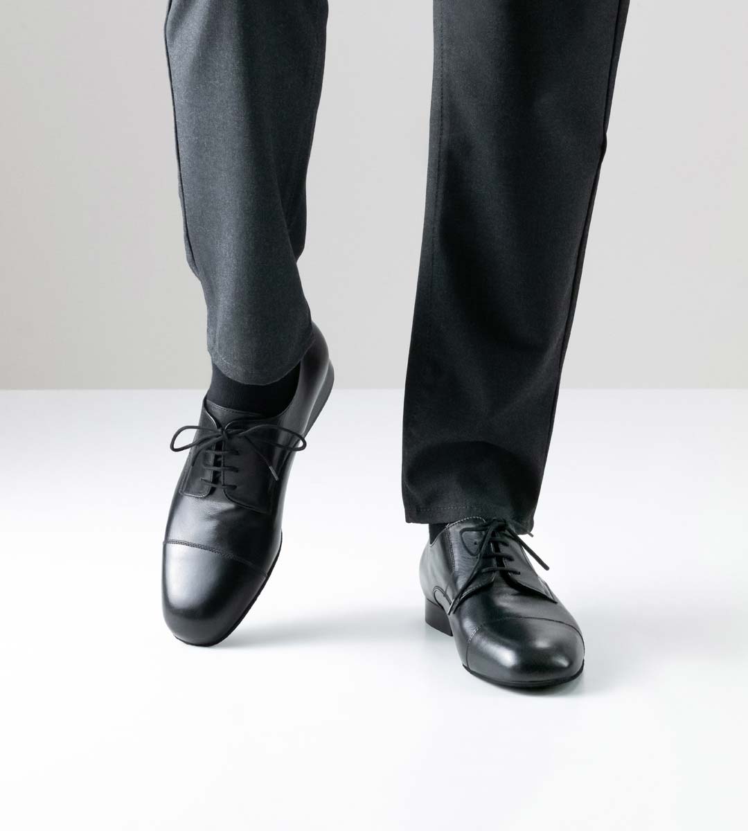 Imola Herrentanzschuh für breite Füße von Werner Kern in Verbindung mit grauer Hose