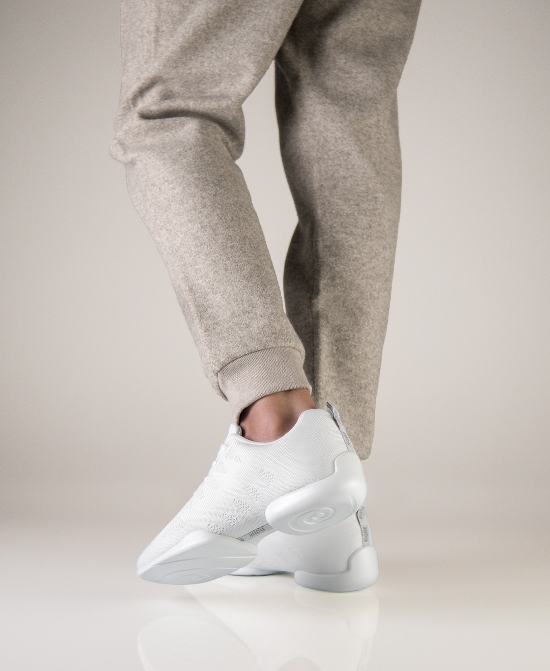 Suny 4060 in weiß für Herren mit geteilter Sohle