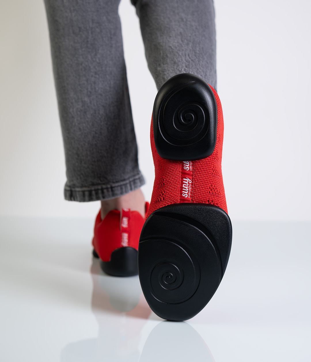 Schwarze, geteilte Pu Sohle von Tanzsneaker Suny